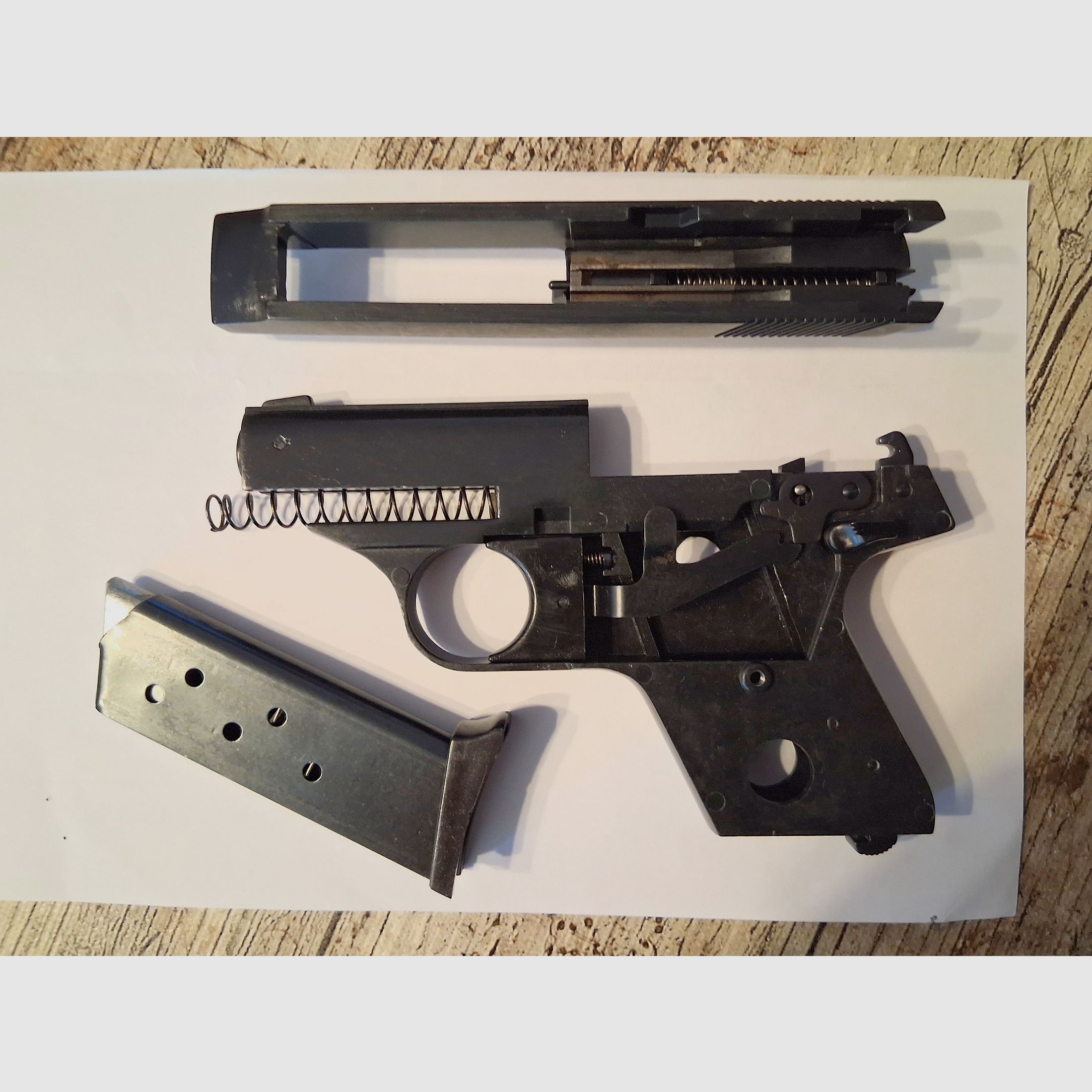 Collectionneurs attention !!! Röhm RG 8 (PTB-154), plaquettes en bois, chargeur de rechange, État TOP, jamais tiré