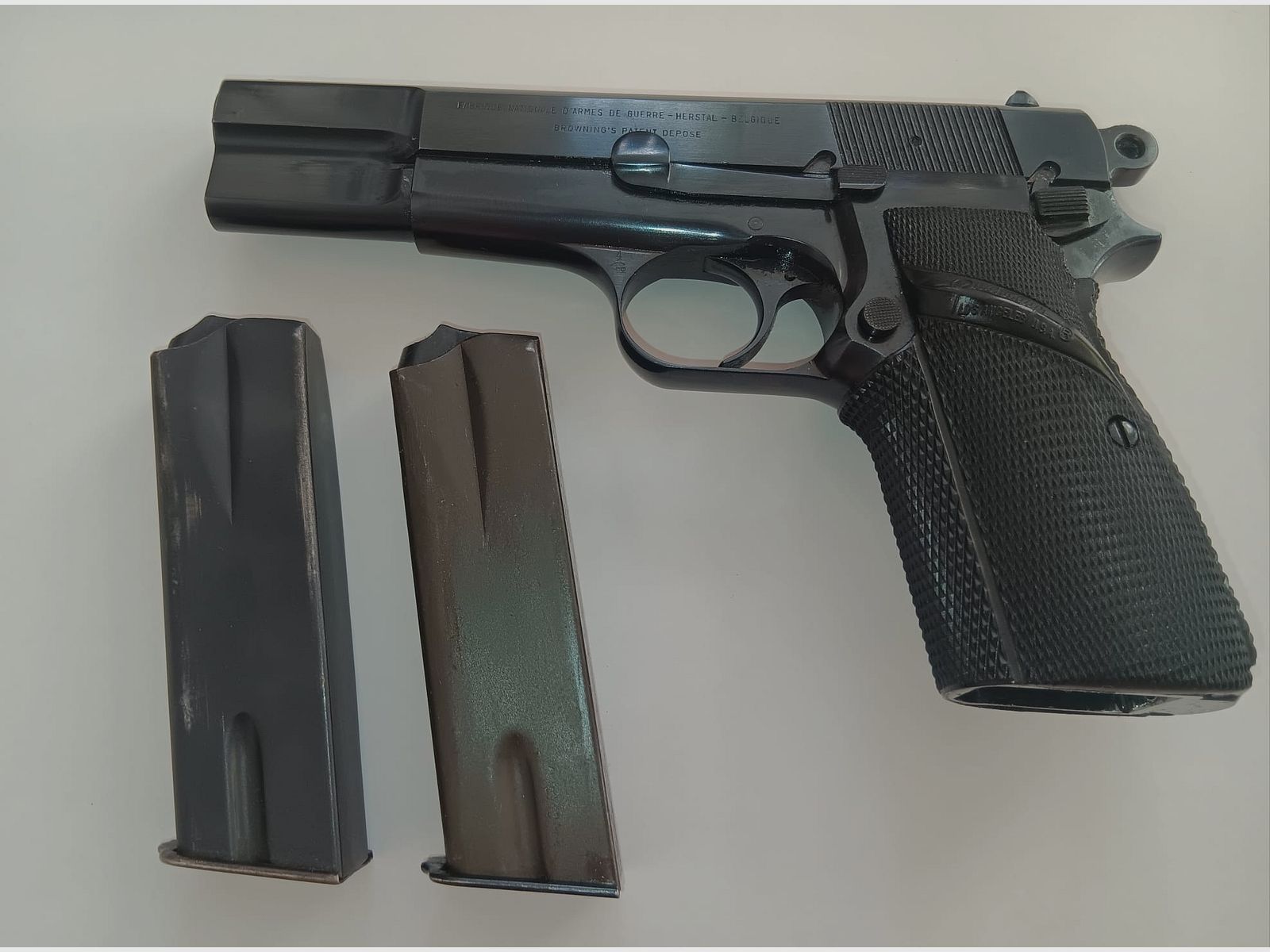 Pistola FN Browning HP 9mm con due caricatori