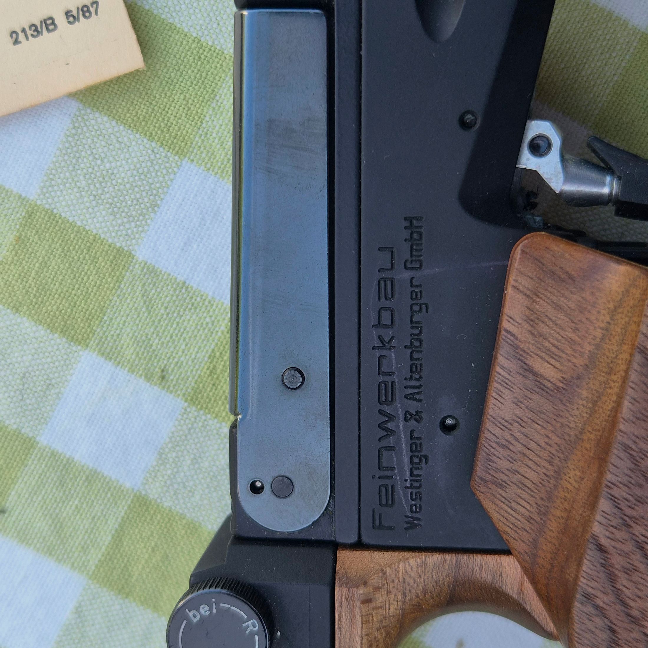 Pistola de competición Feinwerkbau Modelo 102