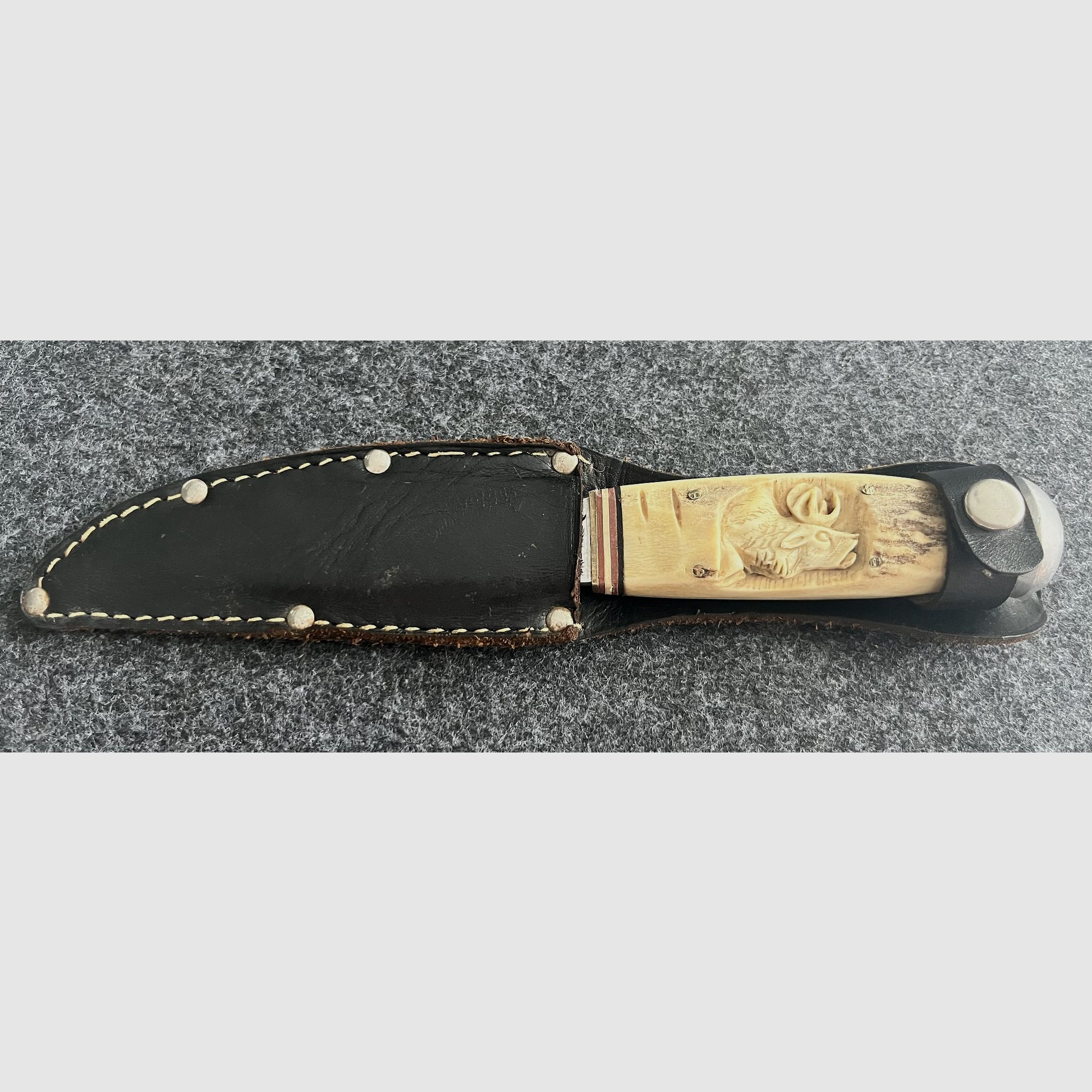 Solingen hunting knife "Ackermännchen" – Real horn handle with fine deer carving & leather sheath