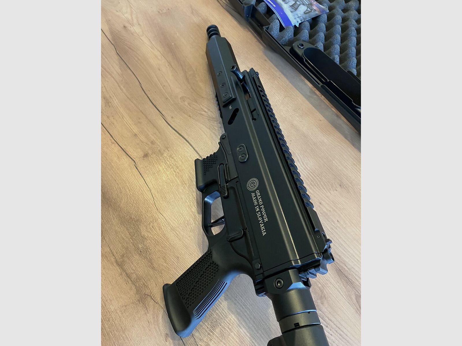 Grand Power Stribog RSR mit höhen- und seitenverstellbaren AR15 Schaft 9mmLuger