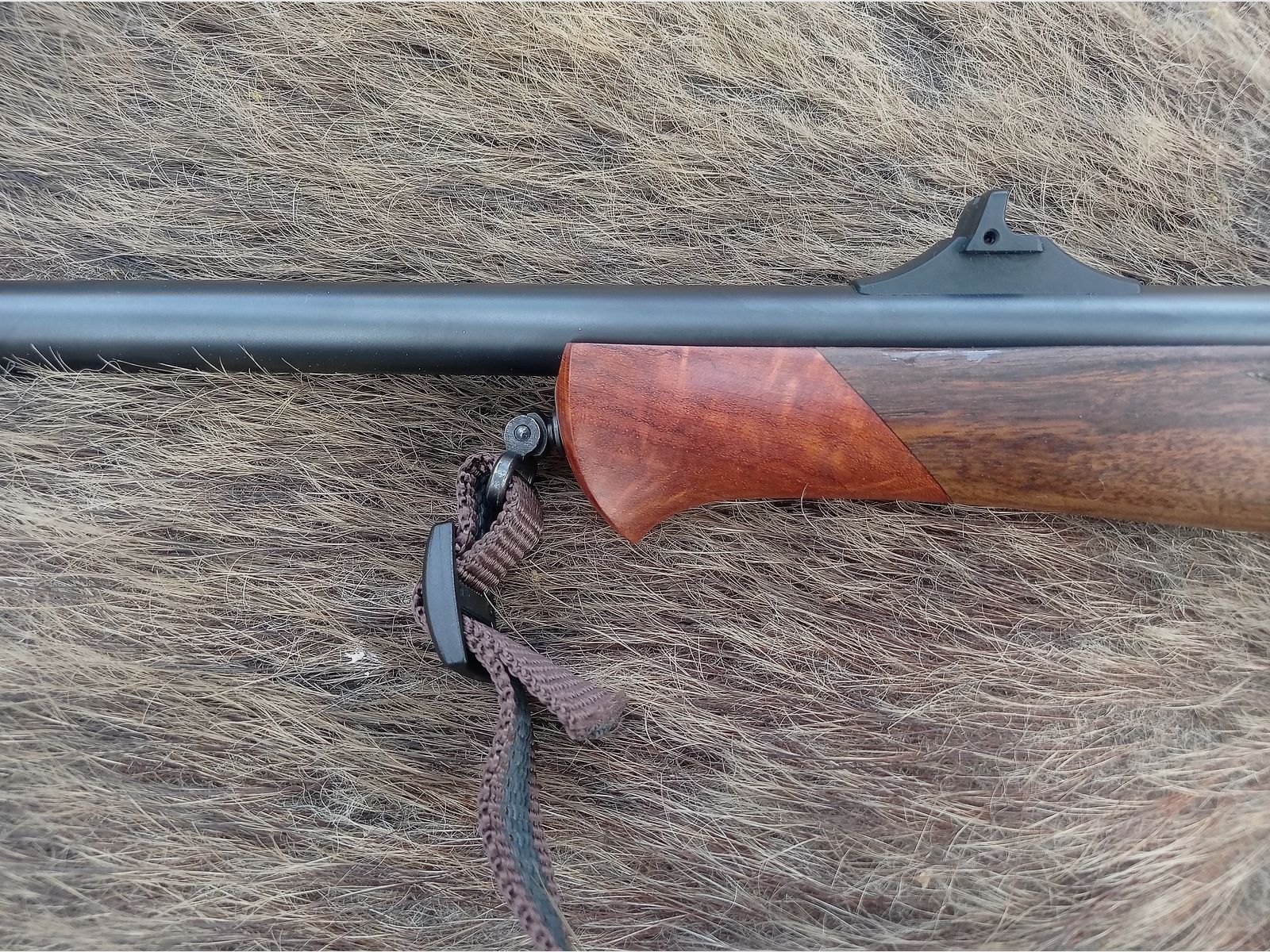 Blaser R93 vollgraviert mit unbenutztem Lauf in 8x68S Holzklasse 9 
