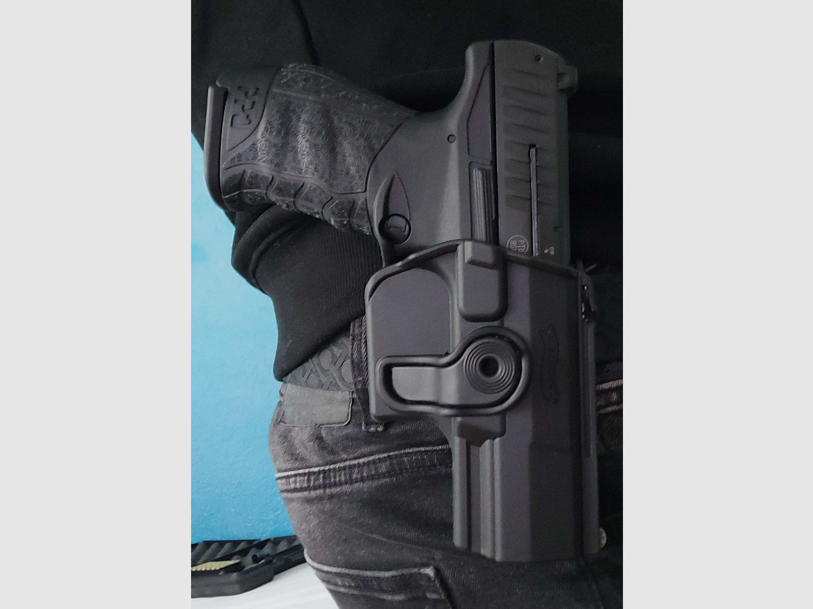 Walther PPQ + Original Walther Pistolen-Holster & 1 Extra Magazin