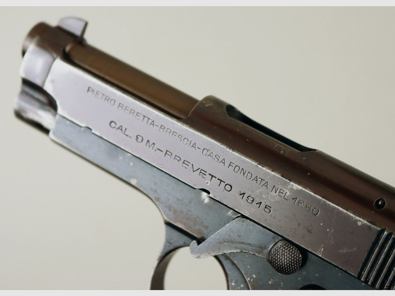 Pistola Beretta mod. Brevetto 1915 cal. 9 mm Glisenti matr. 7842, immagine 9 di 12