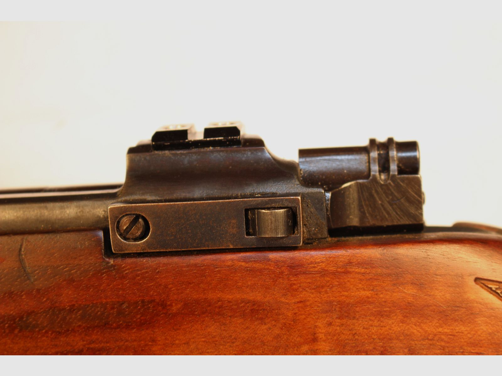 Bolt-action rifle in caliber 7x64.
