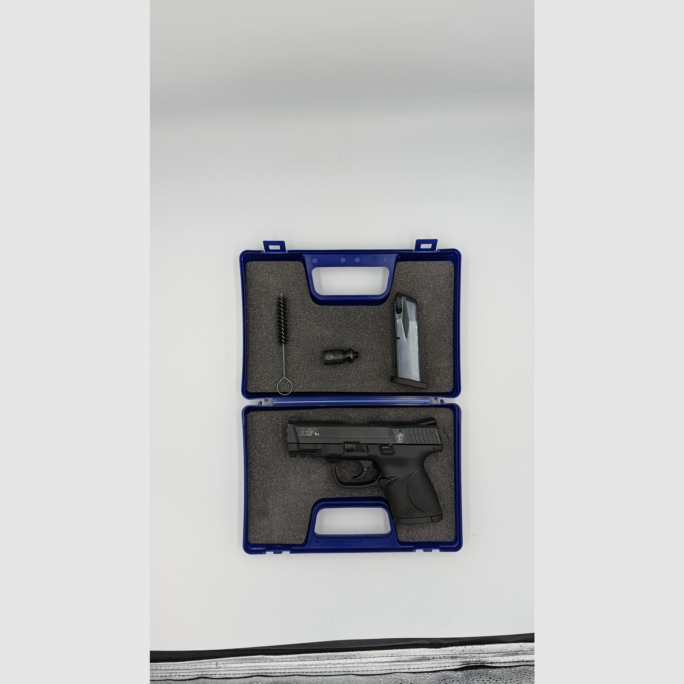 Schreckschusspistole  Smith & Wesson M&P9c, Hersteller Umarex, neu und ungebraucht mit zwei 12 Schuss Magazine  Kaliber: 9 mm P.A.K. 