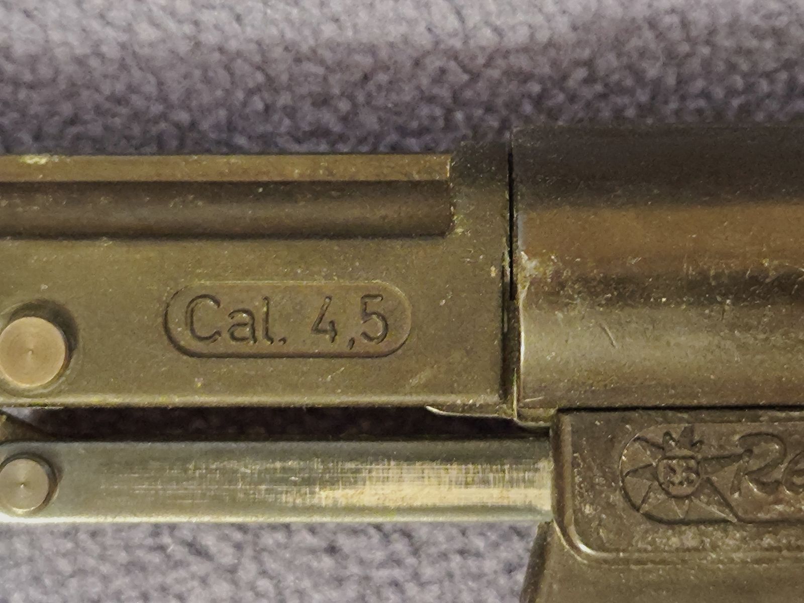 Récord pistola de aire comprimido con F en el pentágono calibre 4,5 mm antiguo