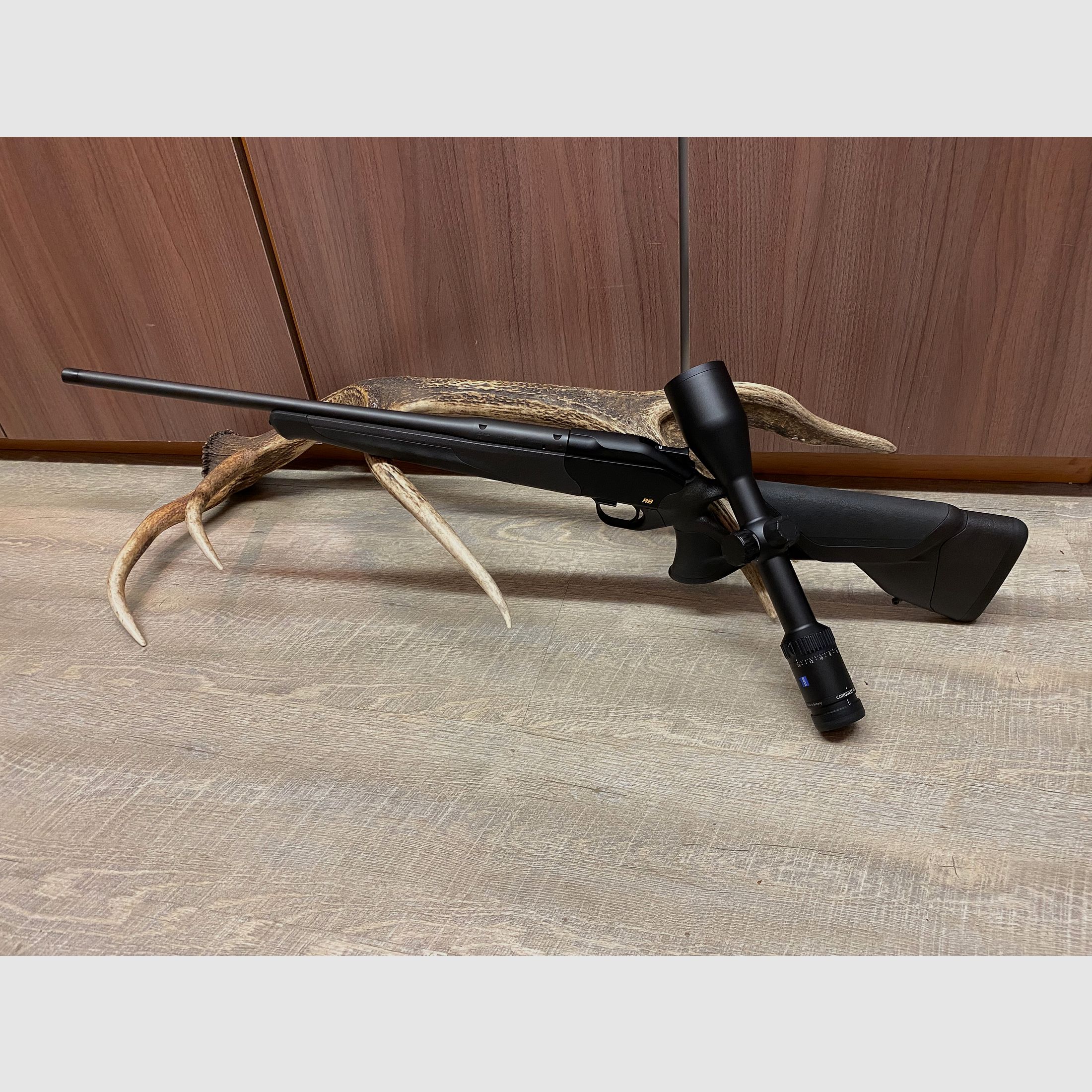 Blaser R8 Ultimate, con Zeiss Conquest V6 2,5-15x56 M, canna corta
