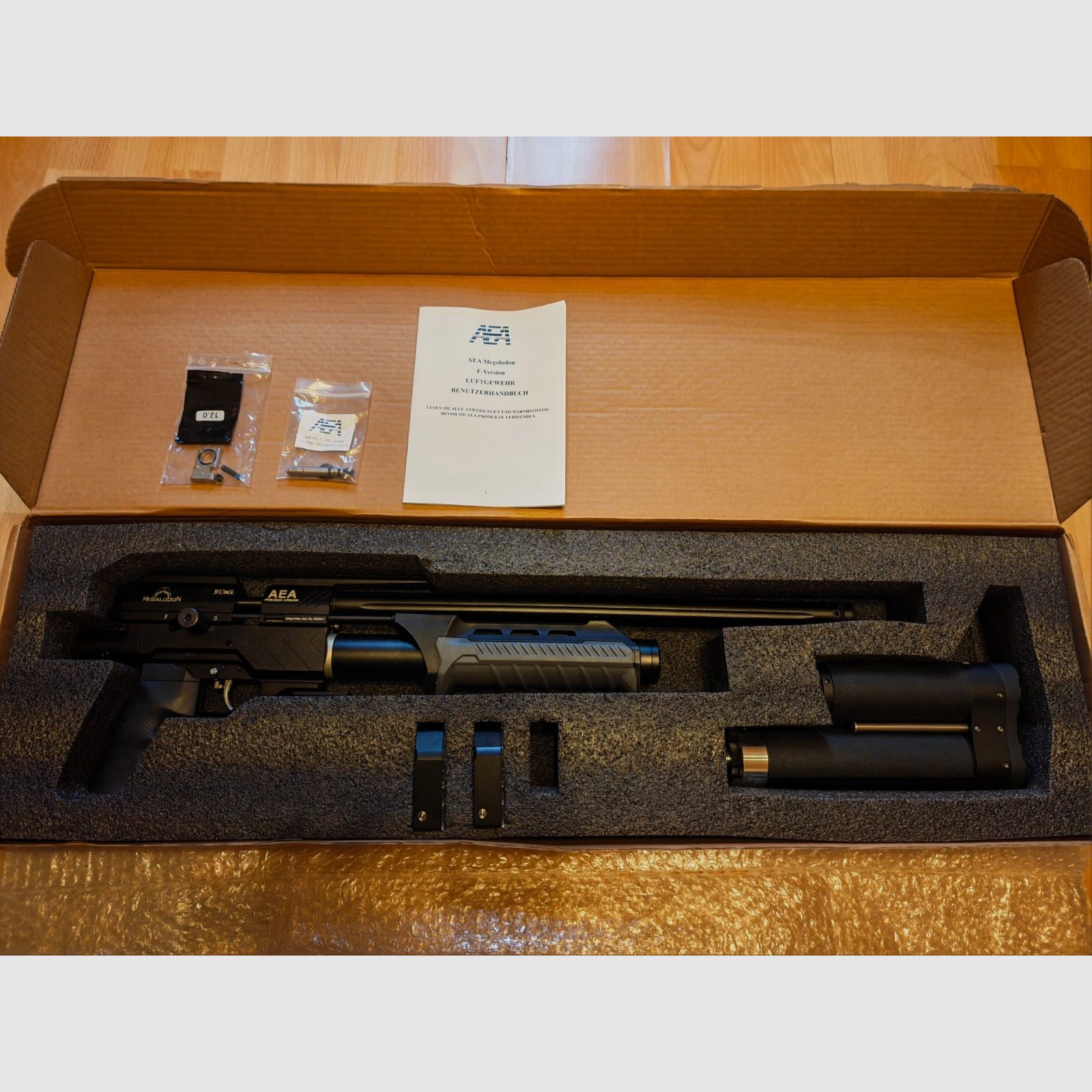 GoGun AEA Megalodon F-Serie 7,5 Joule | Kaliber .50 Luft / PCP karabin | z JADS podwójnym zbiornikiem | 2x 12 nabojowe magazynki aluminiowe | + wkładki stabilizujące do chwytu | z akcesoriami i fakturą