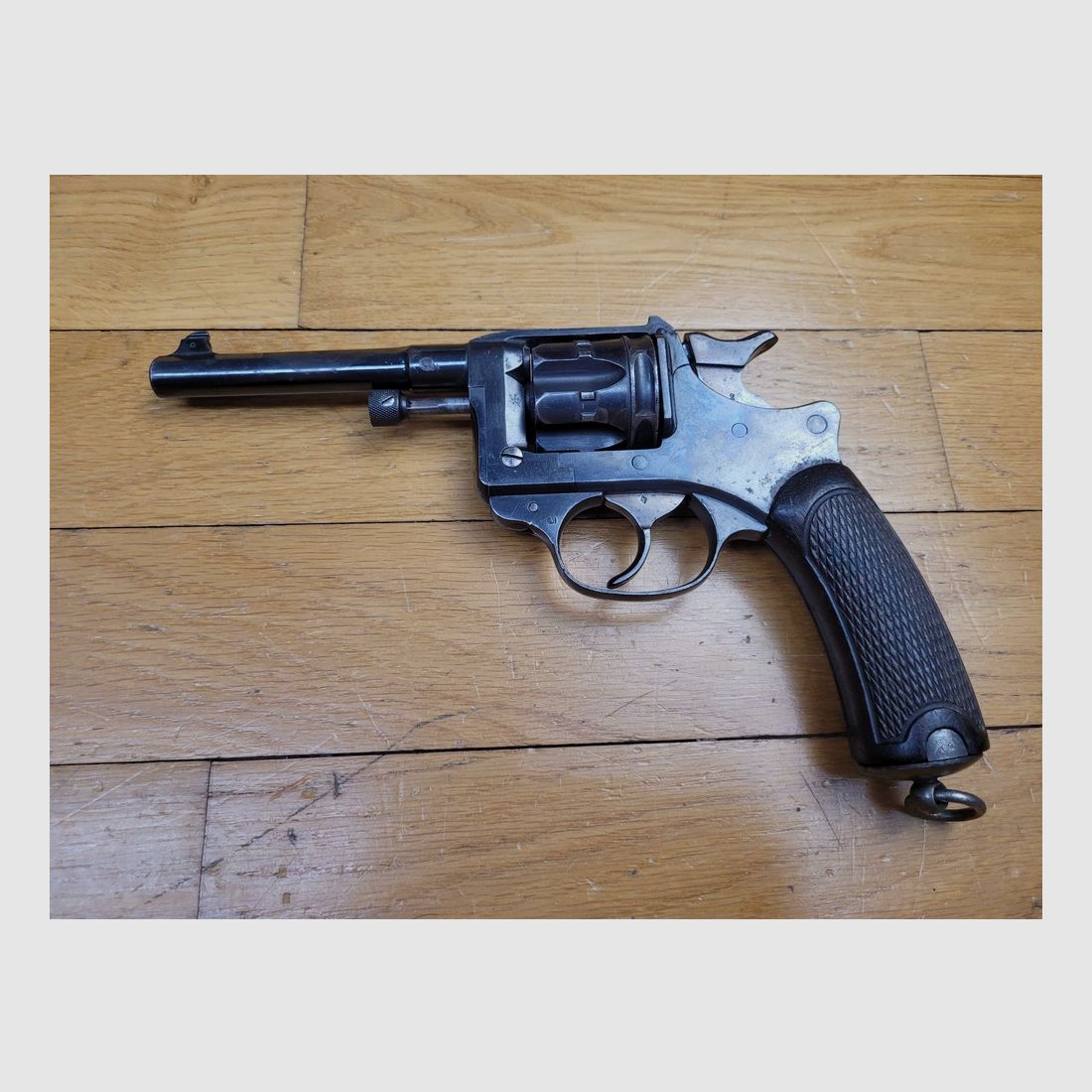 Sehr schöner Dienstrevolver 1892 – Gebräuchlich, aber mythisch – Höhepunkt des Revolvers Made in France – Kaliber 8mm92 – Waffe von 1902 wieder geprüft in Belgien – TBE, Bild 17 von 22