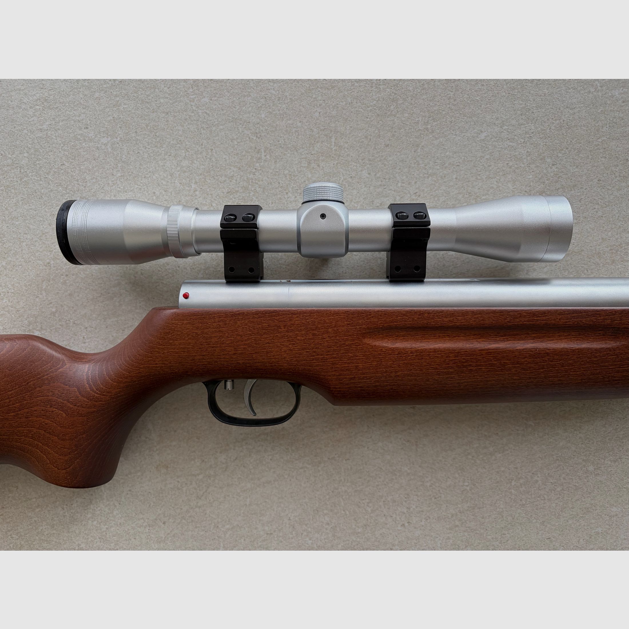 Weihrauch HW35 K Cal. 4,5 mm (.177) con scope y Weihrauch suppressor – Like new
