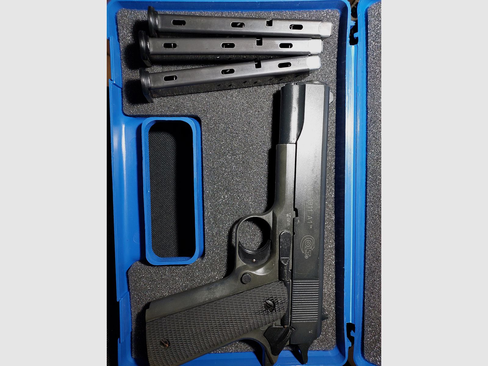 Colt Government 1911 A1 blank firing pistol 9mm P.A.K. (PTB 774) with 3 magazines