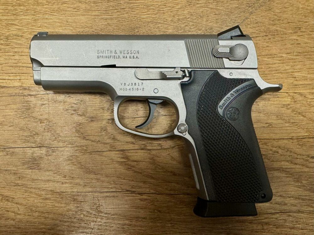Smith & Wesson 4516-2, image 2 of 4