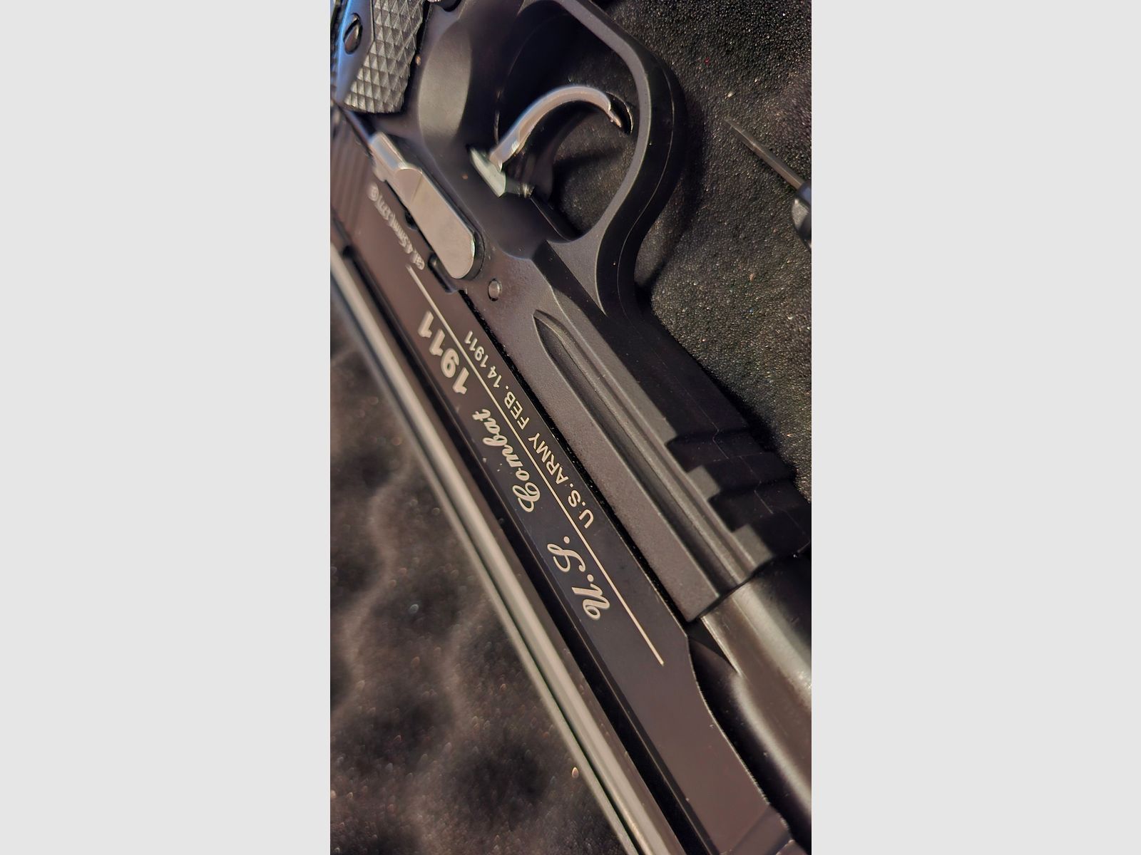 Bruni Guns US Combat M1911 CO2 Luftpistole Kal. 4,5mm BB Non Blowback mit Metallschlitten schwarz