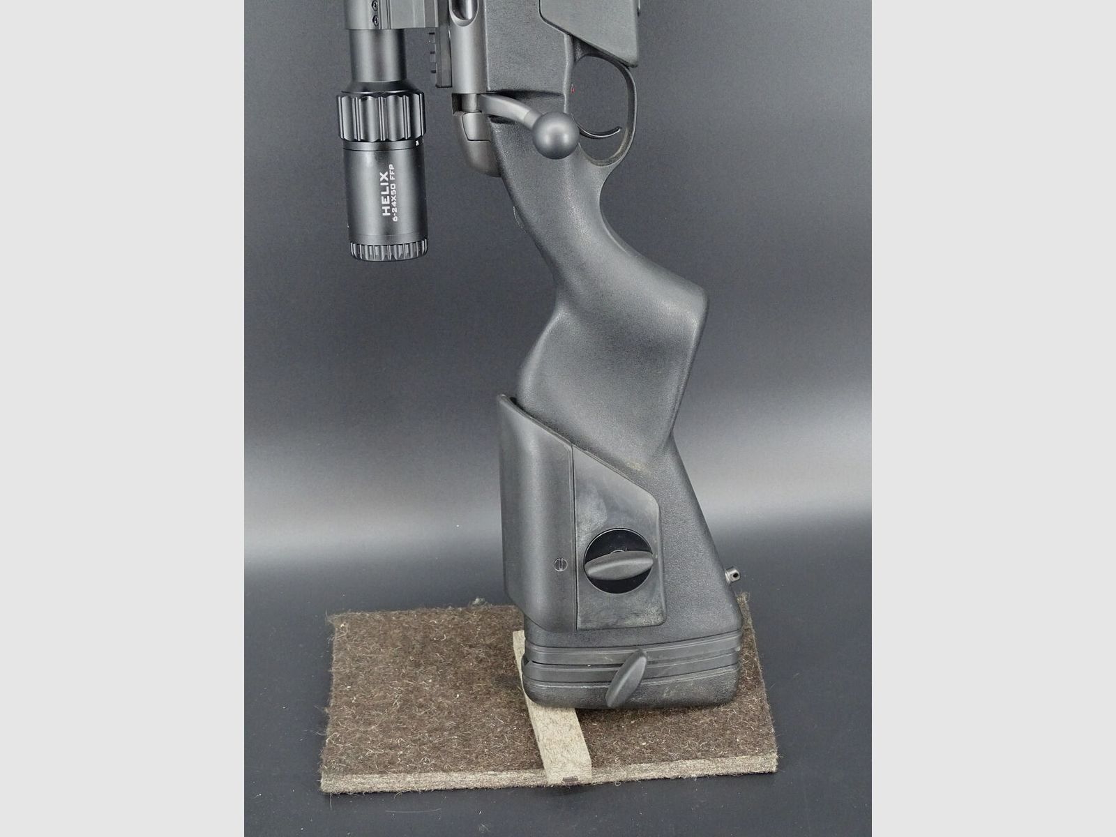 Steyr SSG 04 BJ 2023 calibre .300 Win Mag avec Harris Leupold Element SSG 04