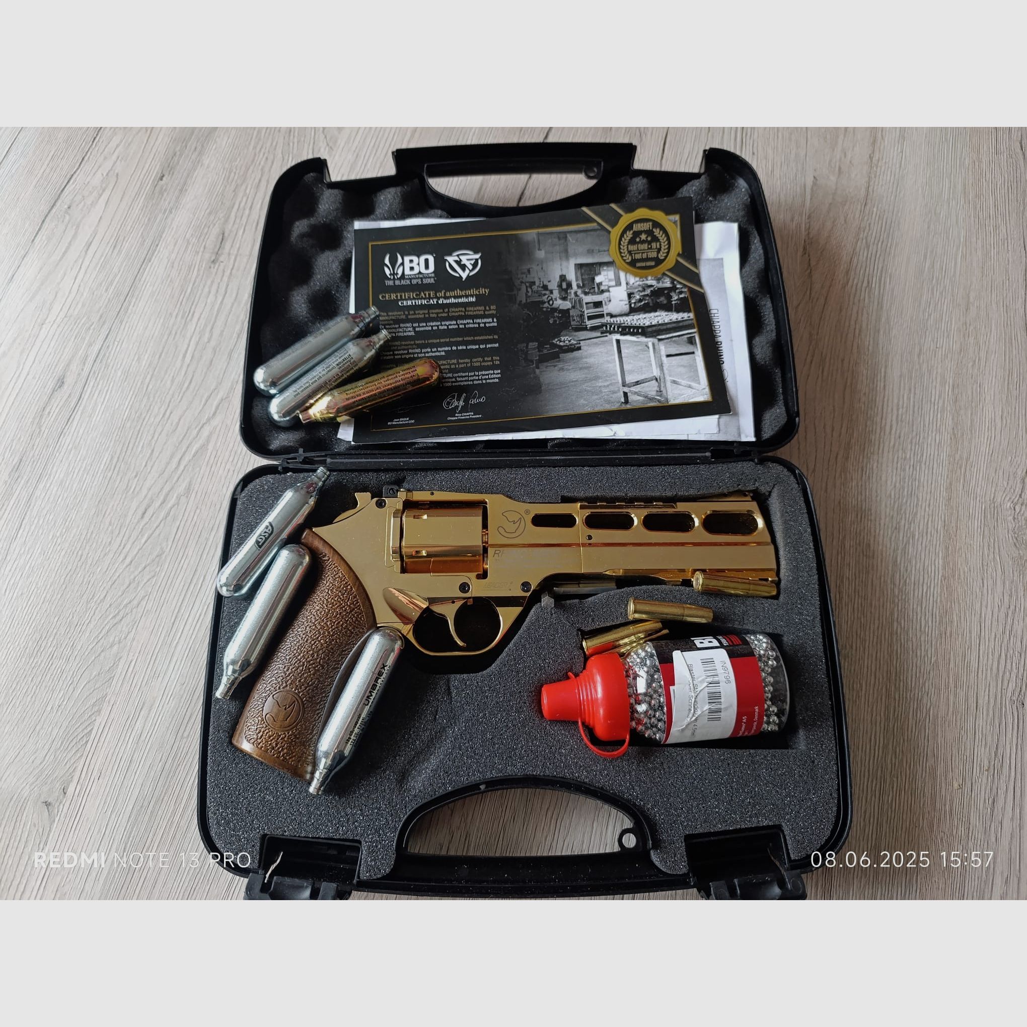Revolver " CHIAPPA " von FireArms limitiert, 18 Karat Vergoldet