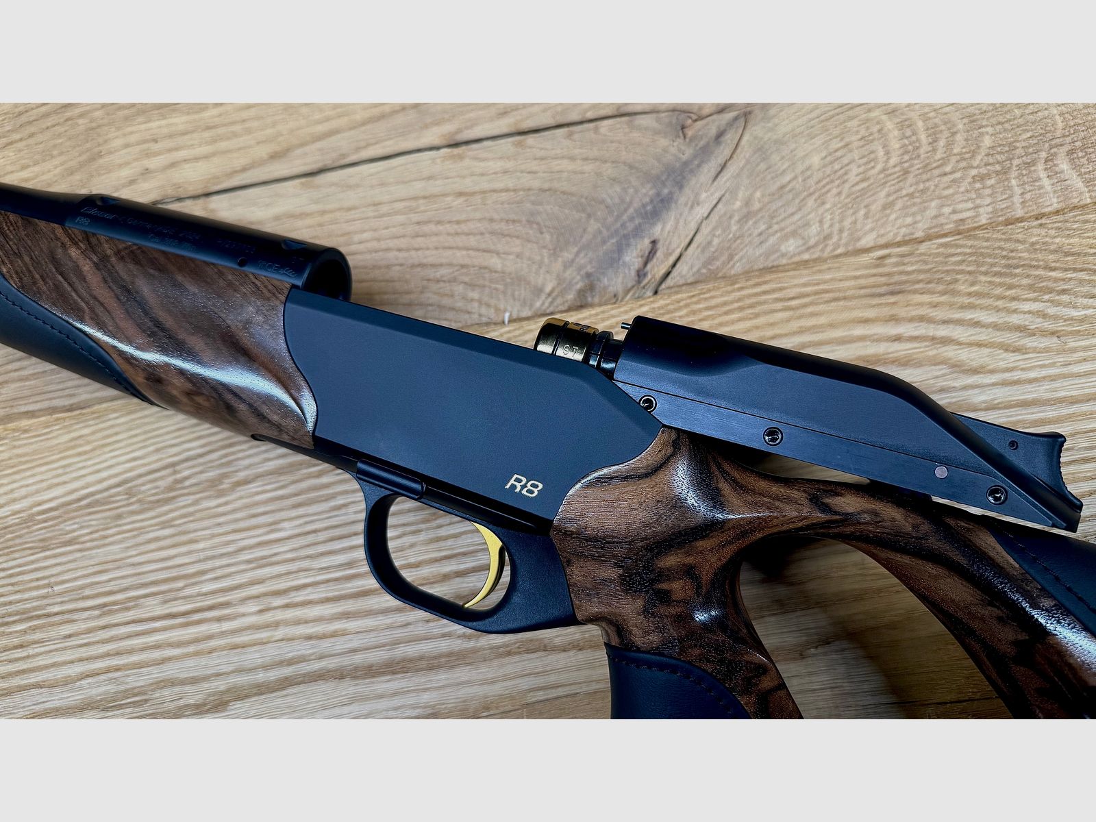 Blaser R8 Success Leder / HK 6 / Leder schwarz / Goldelemente / Standardkailber u. LL nach Wahl