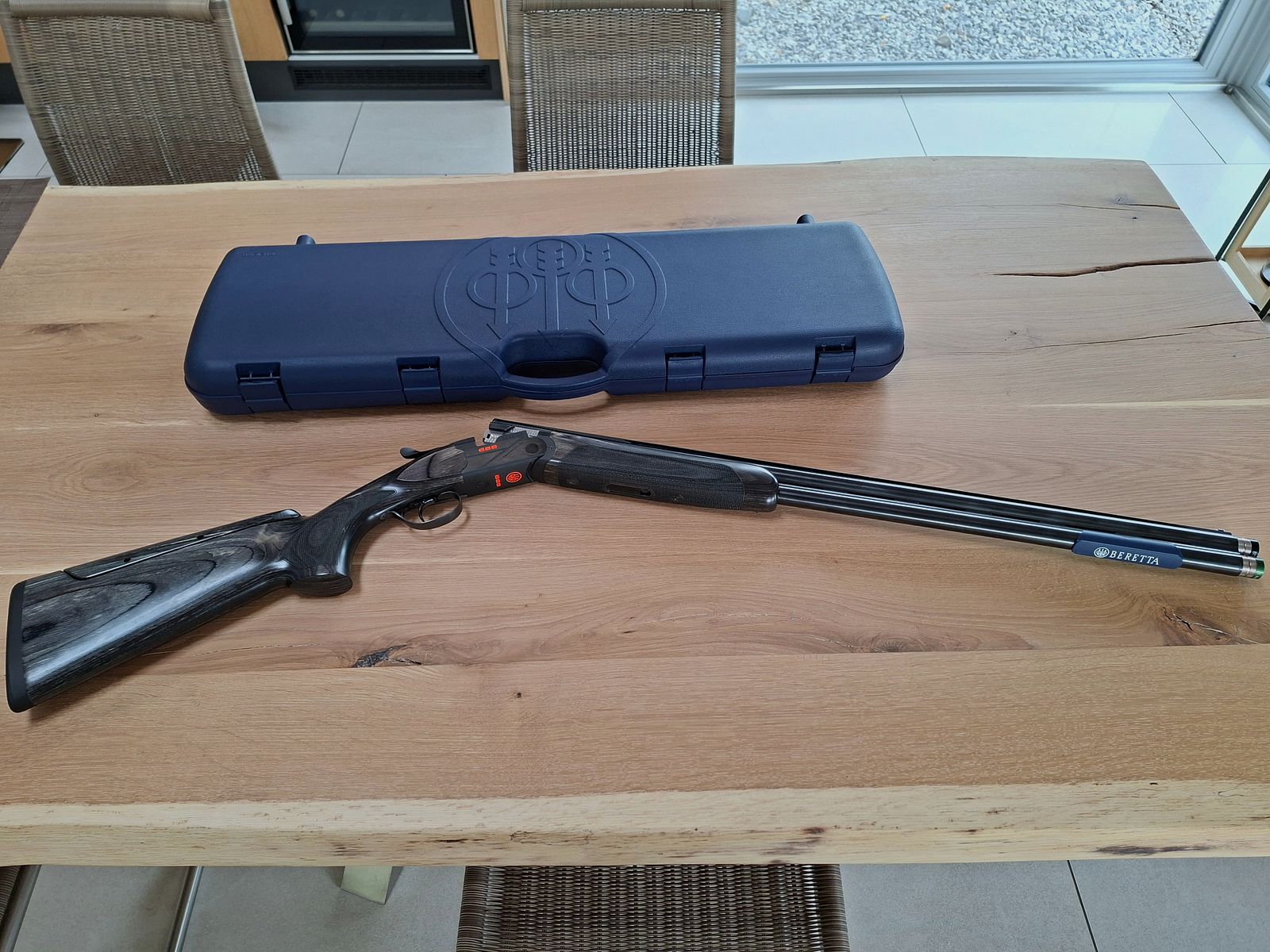 Beretta 688 Black Sporting over-and-under shotgun like new