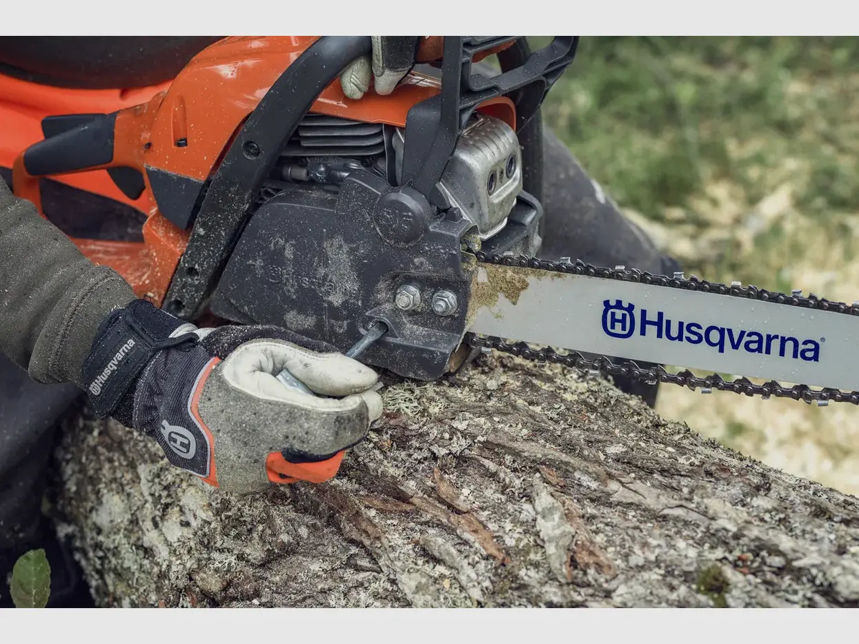 Husqvarna 135 Mark II chainsaw, image 2 of 2
