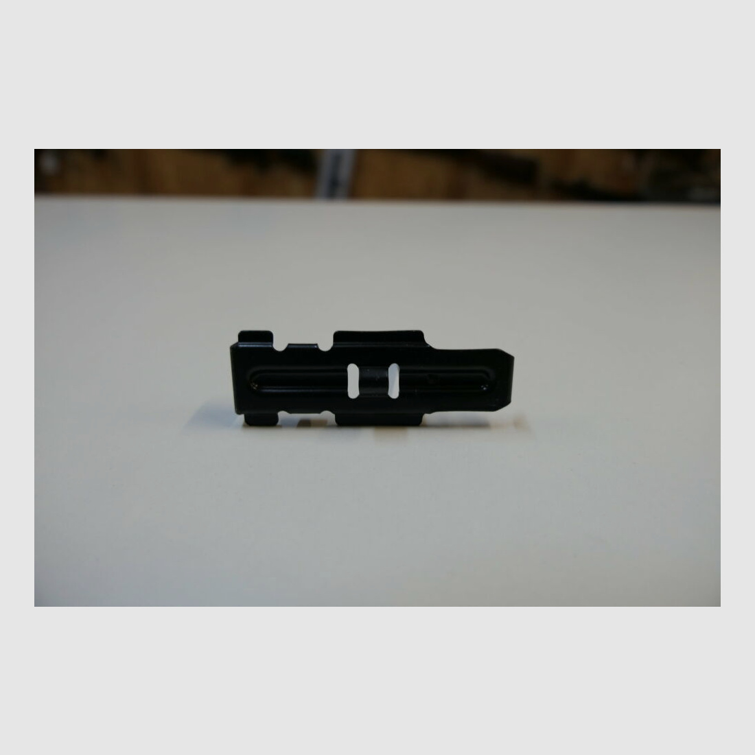 DDR VEB Geräte-& Werkzeugbau Wiesa orginal DDR NVA AK 47 Magazinbodenhalter vollständig [ 54 ] unbenutzt, neu für AK47, 7,62x39