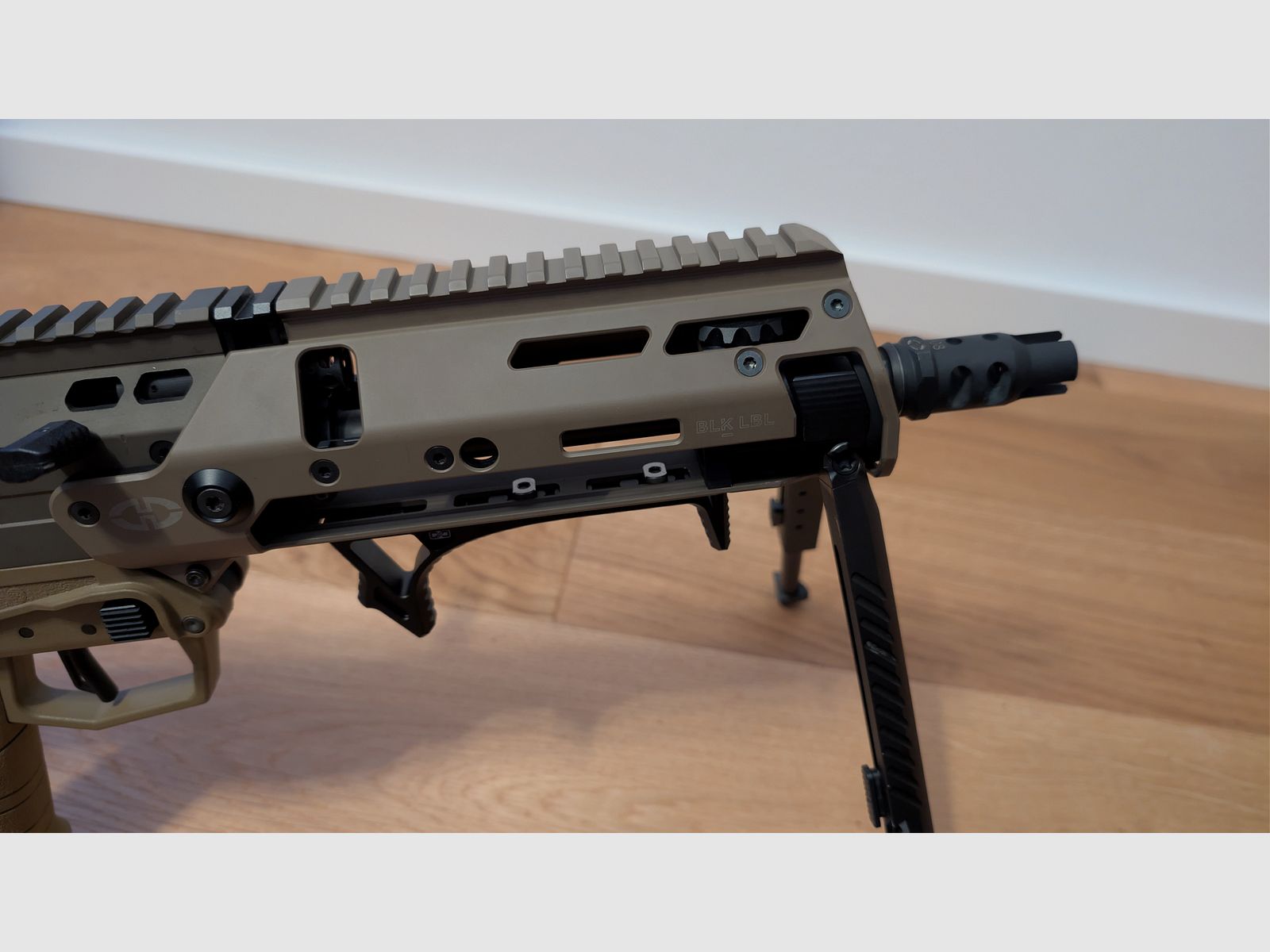 Desert Tech MDRX met BLK LBL Mantis en Jard trekker