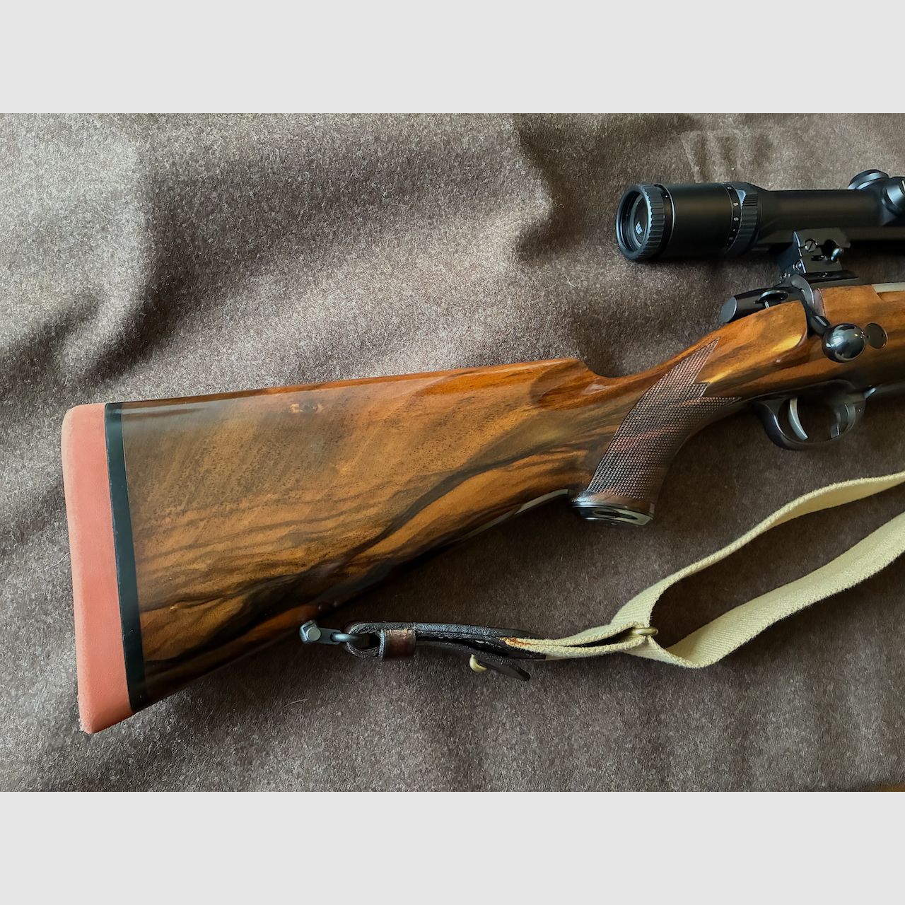 *Als nieuw* Sako L61R AIV Safari in het kaliber .338 Win. Mag. inclusief Zeiss Diavari ZM 2,5-10x48 T*