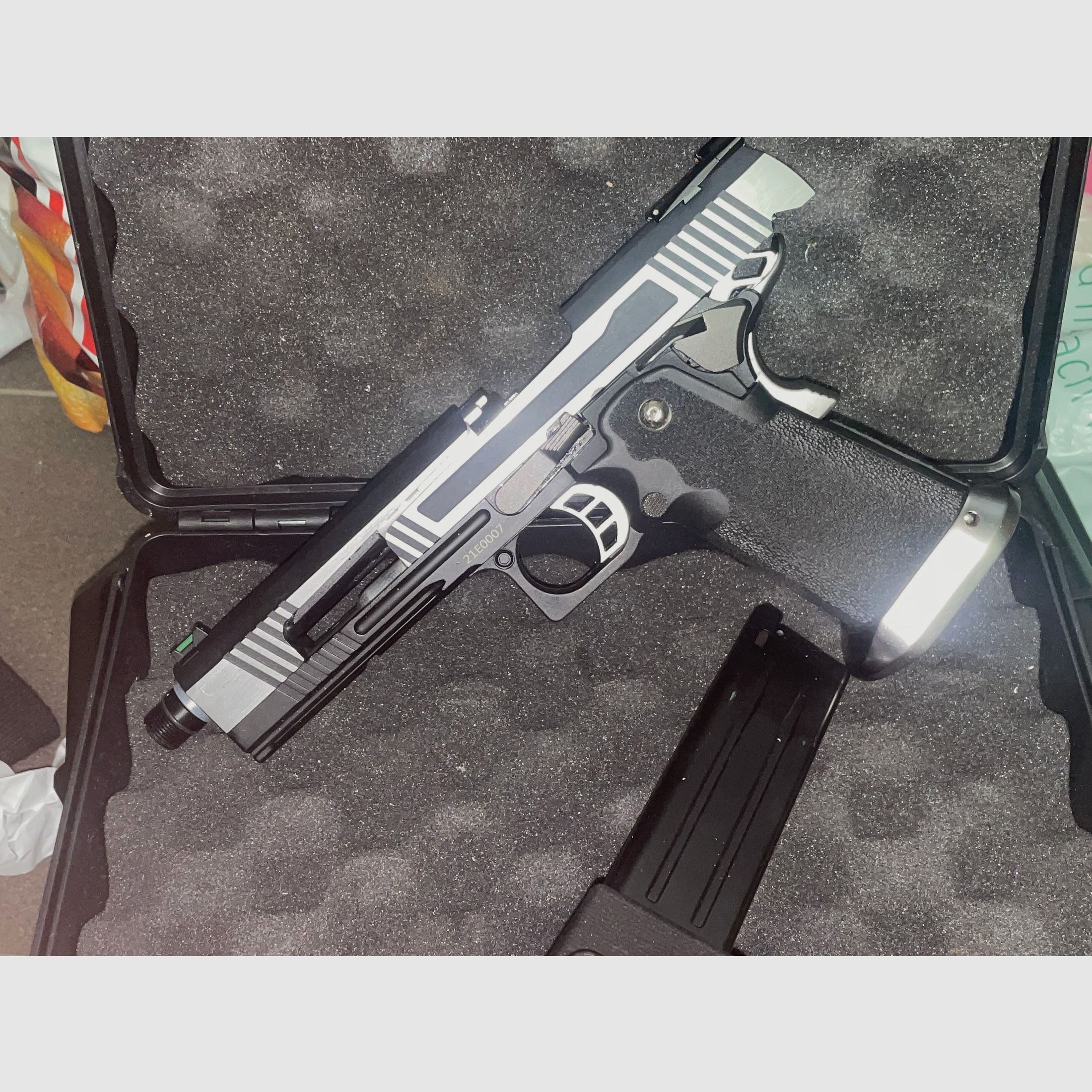 AW Custom Airsoft Pistole Hicapa 6mm BB + HPA Adapter Creeper Concepts