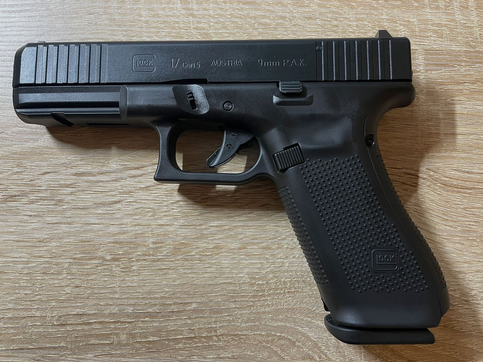 Glock 17 Gen5 Schreckschuss Pistole 9 mm P.A.K. schwarz