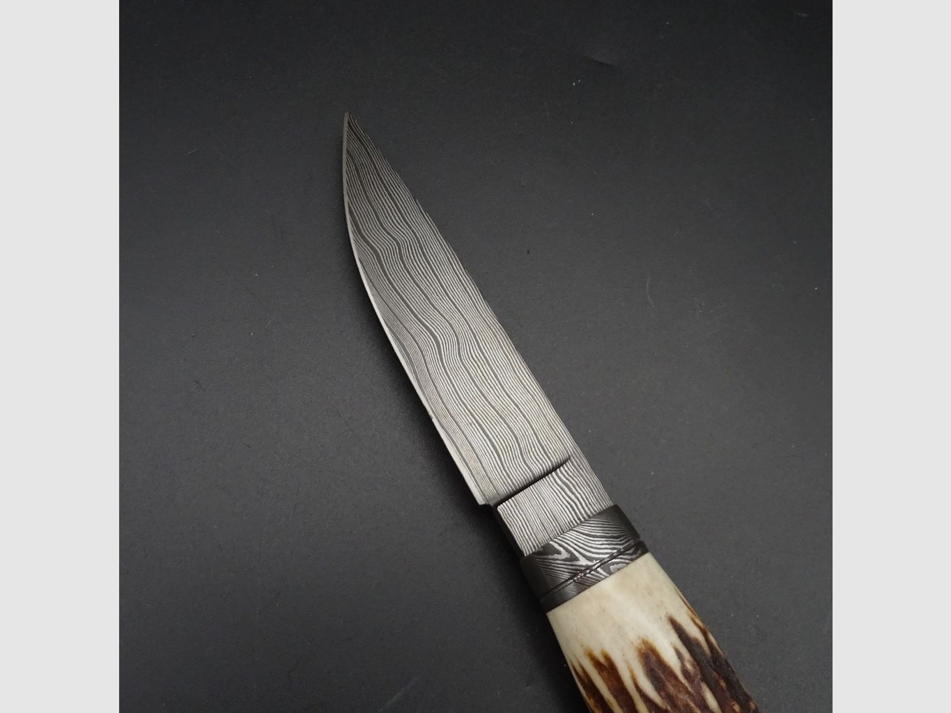 Preis inkl. 19% MwSt - Messer Schmidbauer Hunter Jagdmesser Damastklinge (9,4 cm), Sambar Hirsch