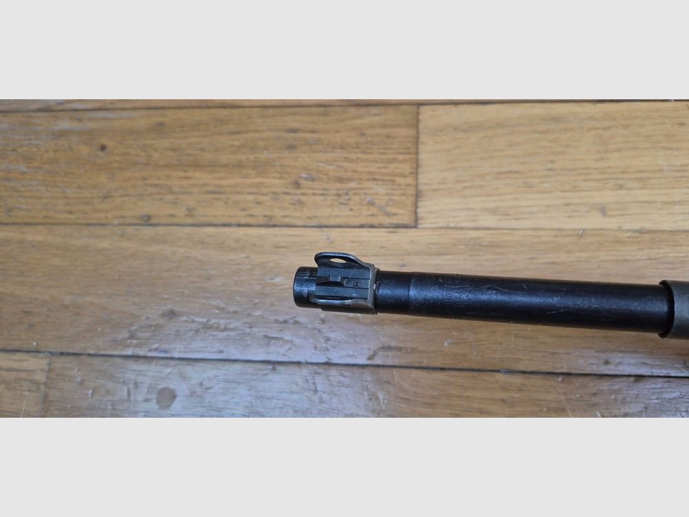 Ottima carabina USM1 convertita in semi-auto – Calibro .30 M1 originale – Fabbricazione INLAND – Arma con attacco per baionetta e mirino regolabile di tipo 2 – Configurazione Indocina Corea – Secondo caricatore da 10 colpi incluso – Cinghia e custodia in riproduzione – Bellissimo baionetta USM4 originale 100% US! – Ottimo stato meccanico ed estetico – Una delle carabine più divertenti al poligono! – Bellissimo set in ottime condizioni +, immagine 22 di 33