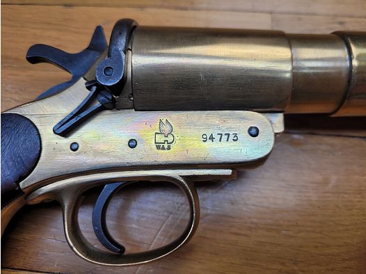 Beautiful Signal Pistol Webley & Scott No.1 Mk III* – Caliber 4 or 26.5mm – Model 1916 – WWI and WWII – Weapon from 1918 – 100% brass – beautiful stamps – excellent condition!