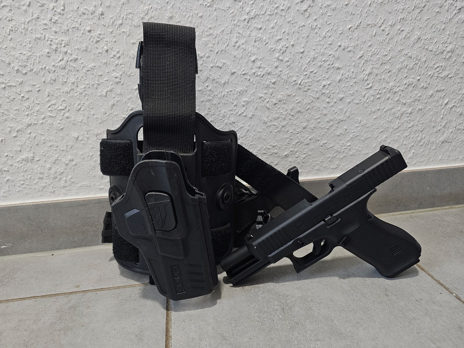 GHK Glock 17 Gen5 MOS GBB inkl Holster