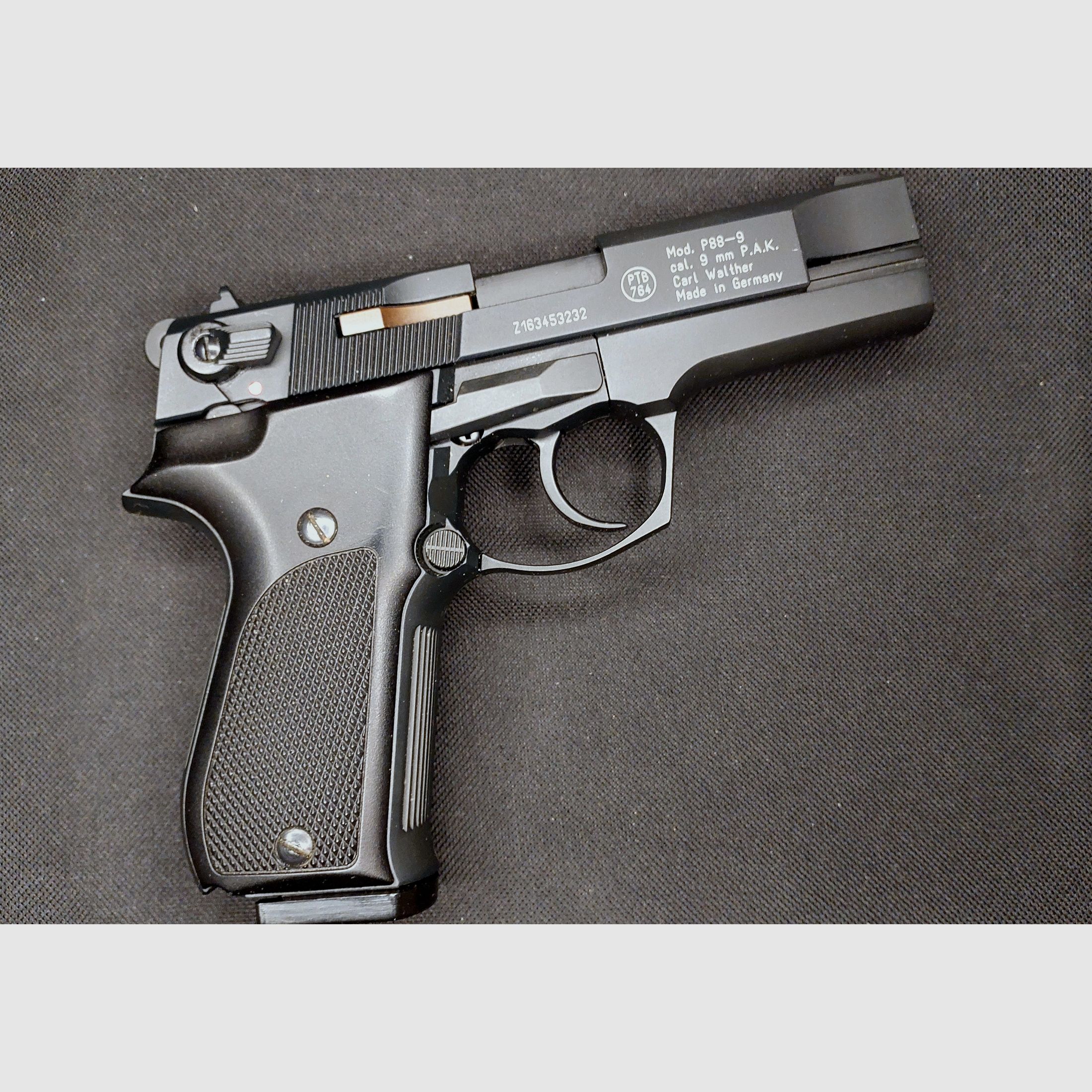 Walther P88-9 (P 88 Compact) blank firing pistol 9mm P.A.K. black (PTB 764) 2 magazines