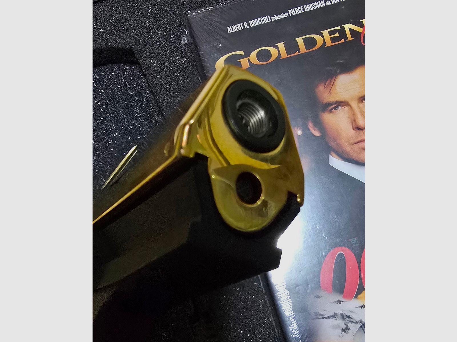 Walther P99 Gold Special Edition James Bond PTB 637 Read!