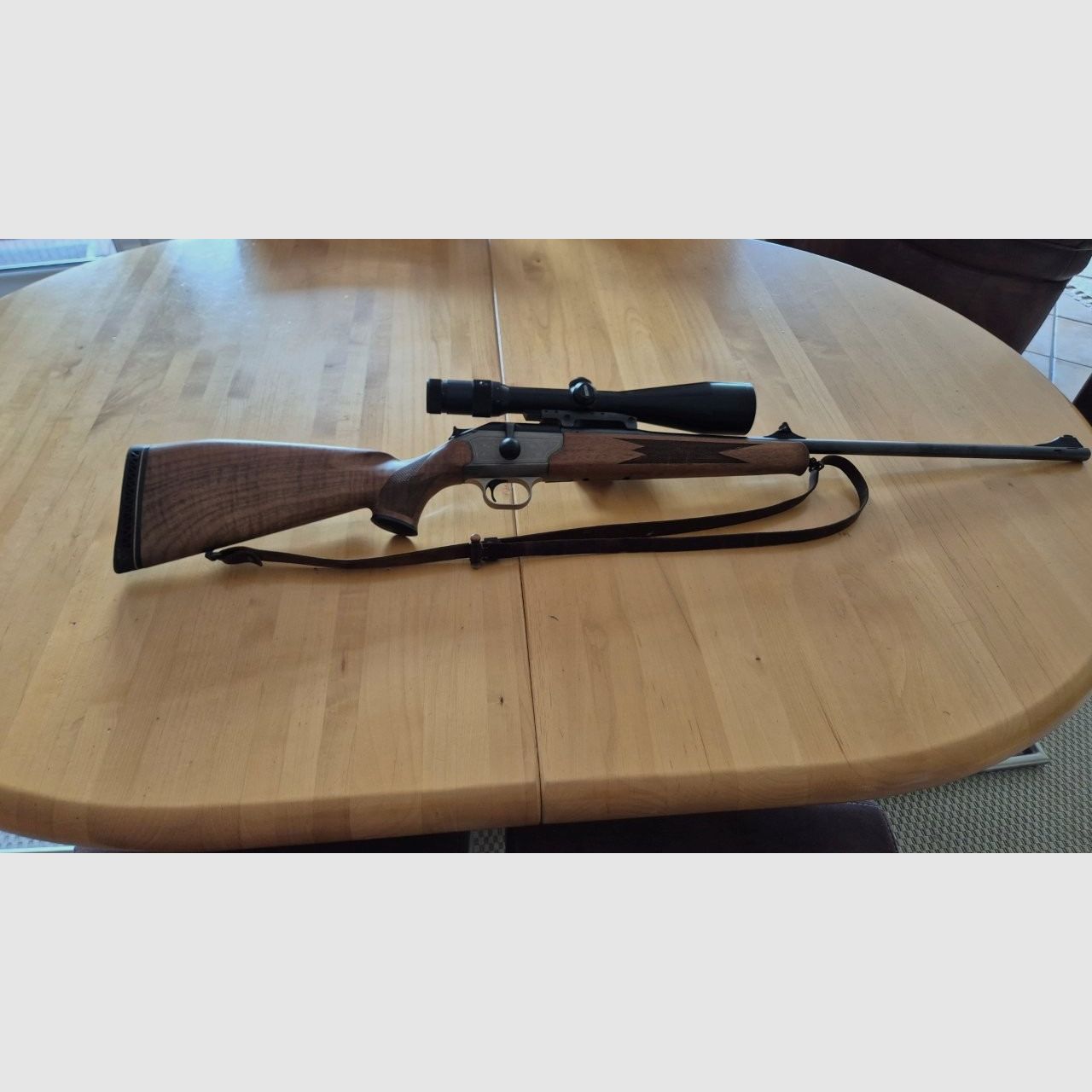 Rifle Blaser R93 Cal. 9,3x64 con dos ópticas