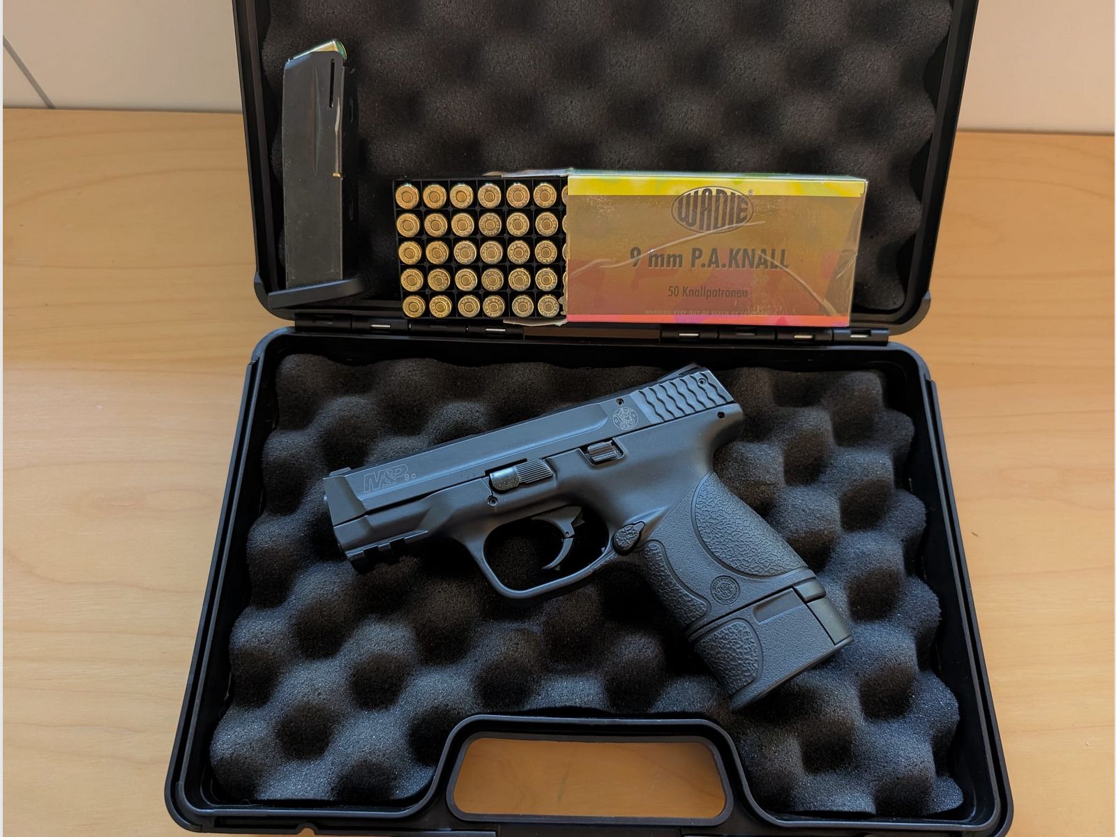 Smith & Wesson M&P9c /cal. 9 mm P.A.K. / Top Zustand