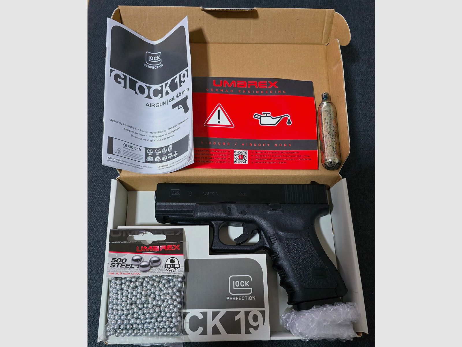 Glock 19 4.5 mm CO2 steel balls