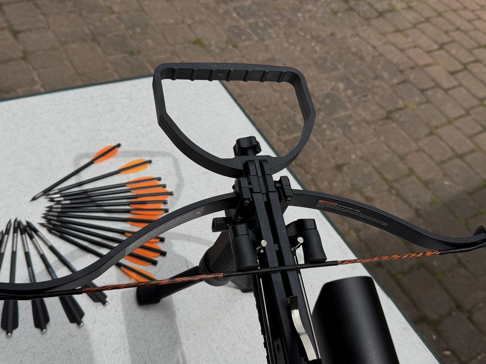 Armbrust Steambow AR-6 Stinger II Survival avec lunette de visée et divers accessoires :