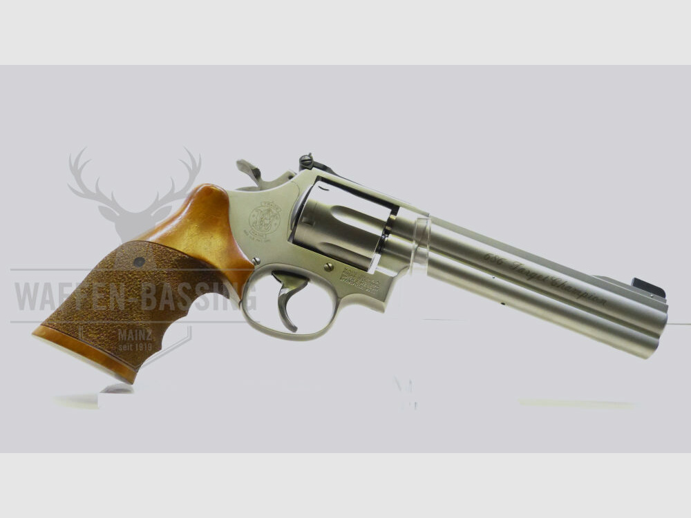 Smith & Wesson	 686 Target Champion