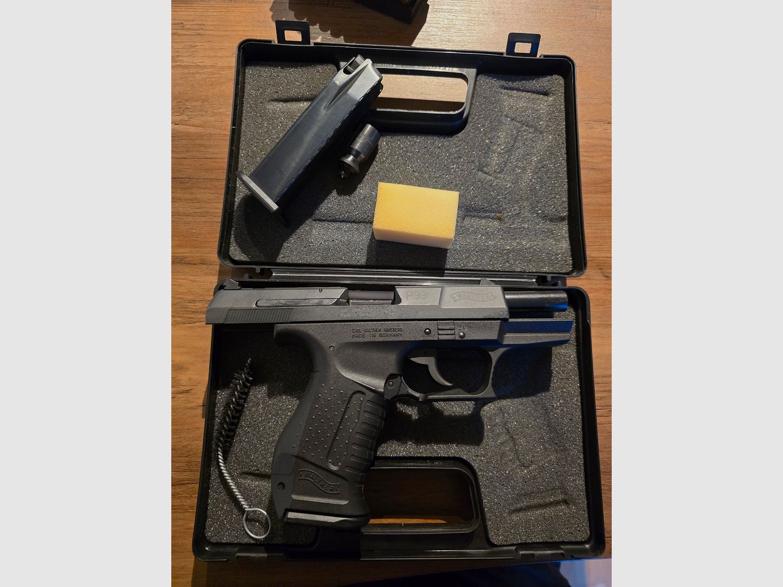 Walther P99 gas signal pistol cal 9mm P.A.K pick-up only!!
