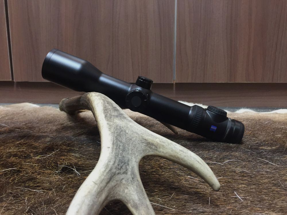 Zeiss Victory V8 1,8-14x50 M, con riel