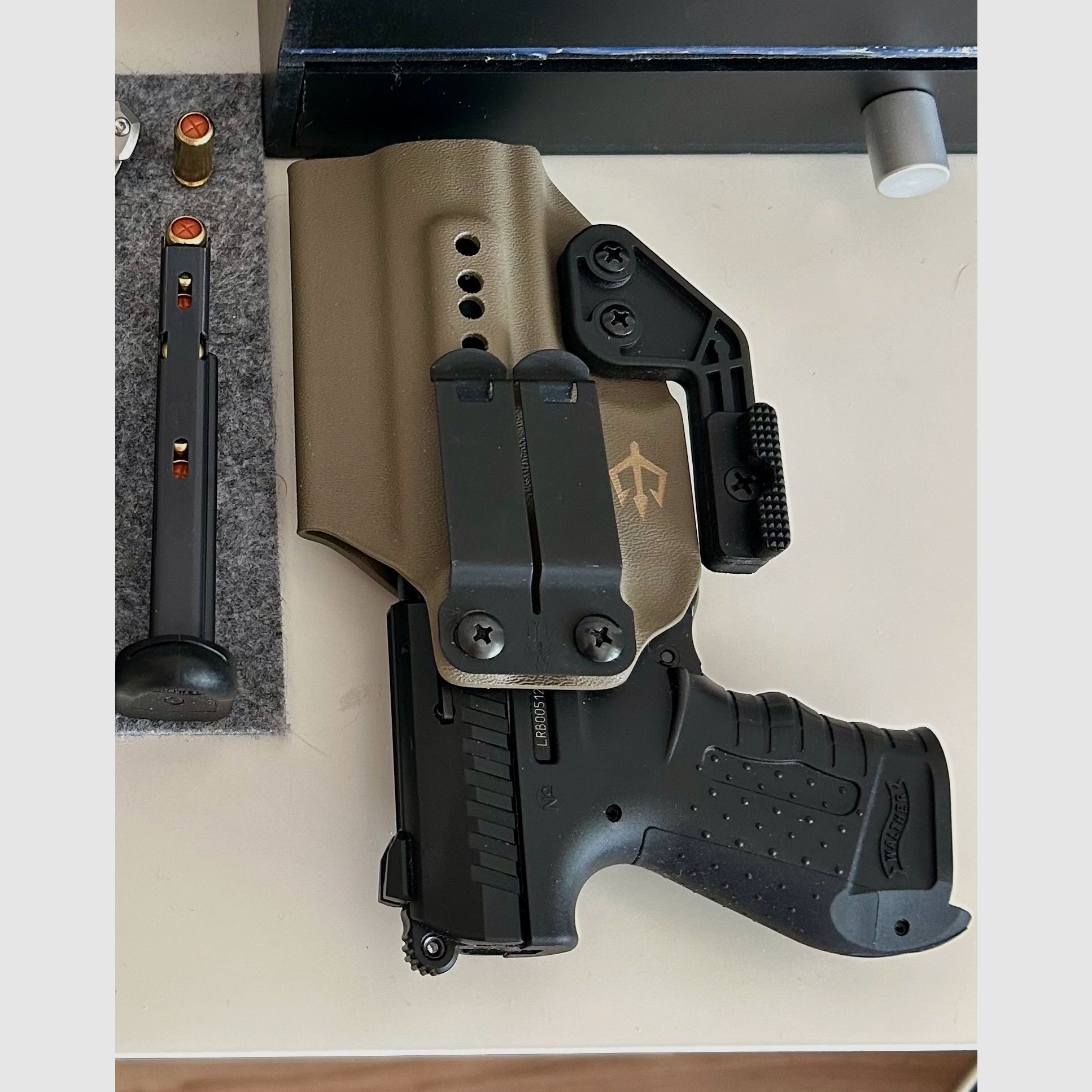  Walther P22 Ready Schreckschuss Pistole 9 mm P.A.K brüniert & Black Trident IWB Holster