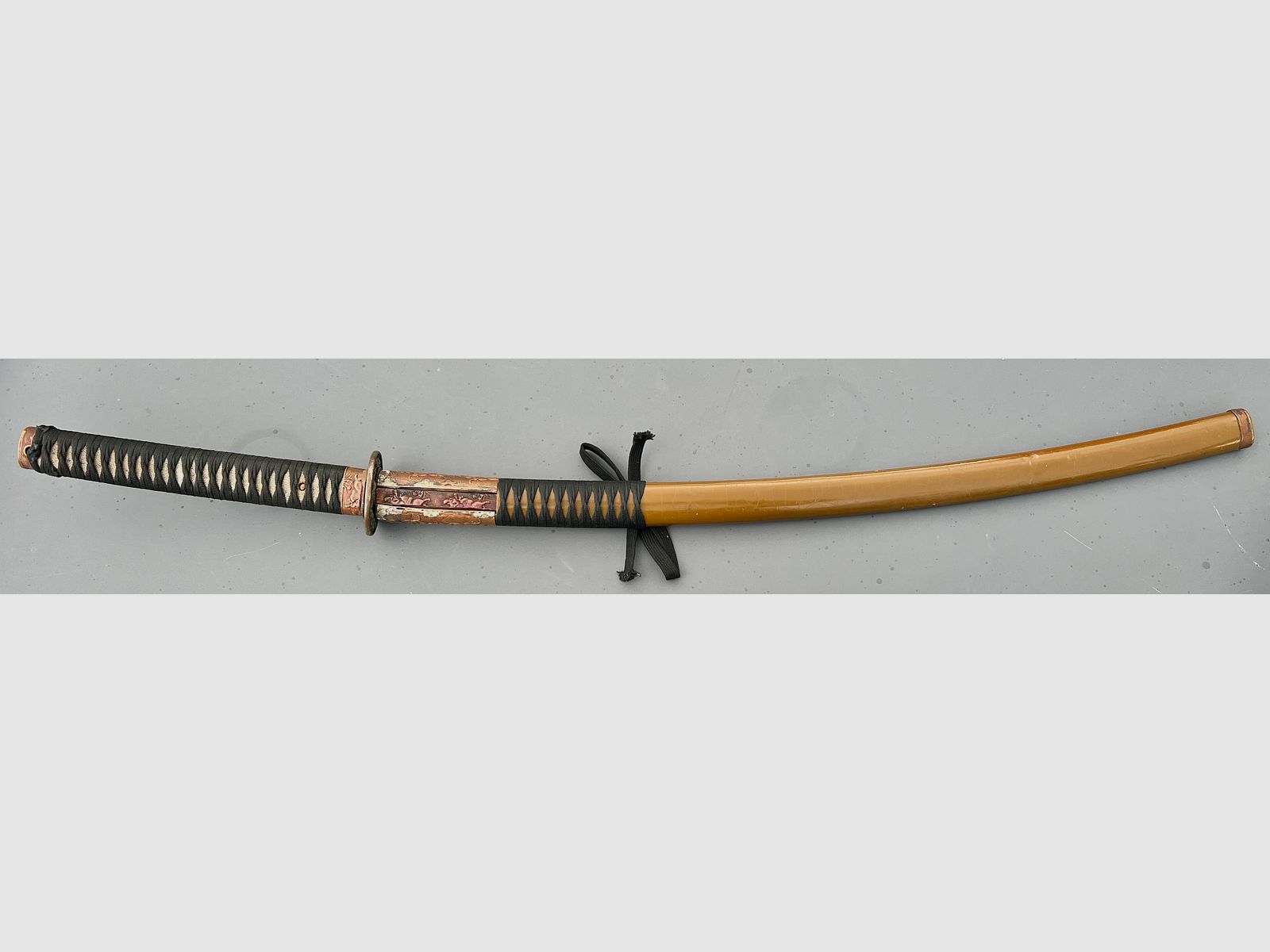 Autentyczny japoński oficerski katana (Shin-guntō Typ 98) z II wojny światowej z podpisanym ostrzem Kanemune., zdjęcie 1 z 9