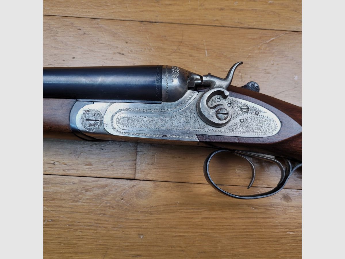 Bellissimo fucile sovrapposto con cane esterno – In 12/70 – Di Victor Sarasqueta sotto il marchio Ego – Vere piastre percussive (!) – Alto livello di finitura – Calcio a pistola con guancia viennese in noce oliato senza il minimo segno – Grande riserva alla chiave – Canne a specchio con perfetta brunitura – Prova 1200 bar -Come nuovo, immagine 28 di 38
