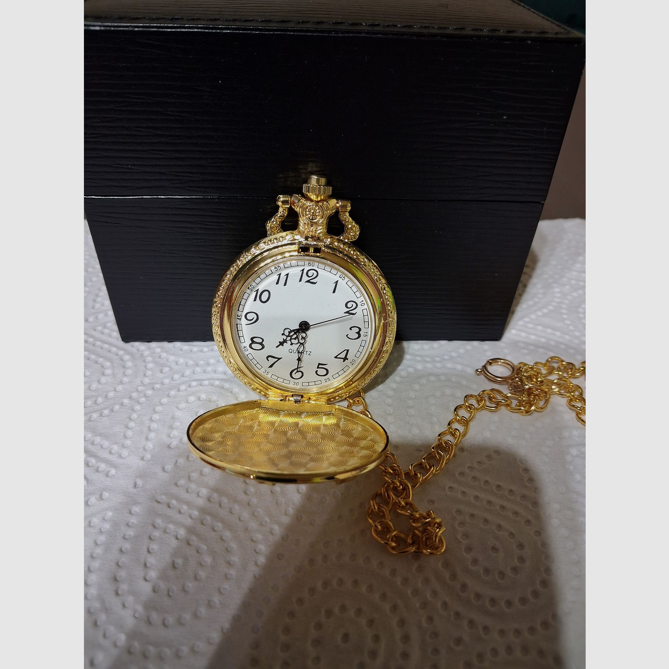 Pocket watch with hunting motif