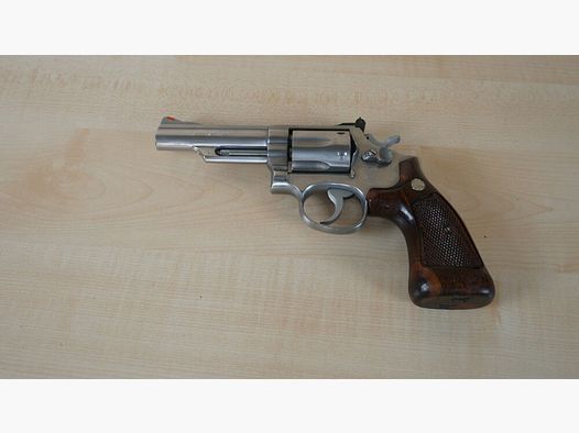 Smith & Wesson	 66 - 1