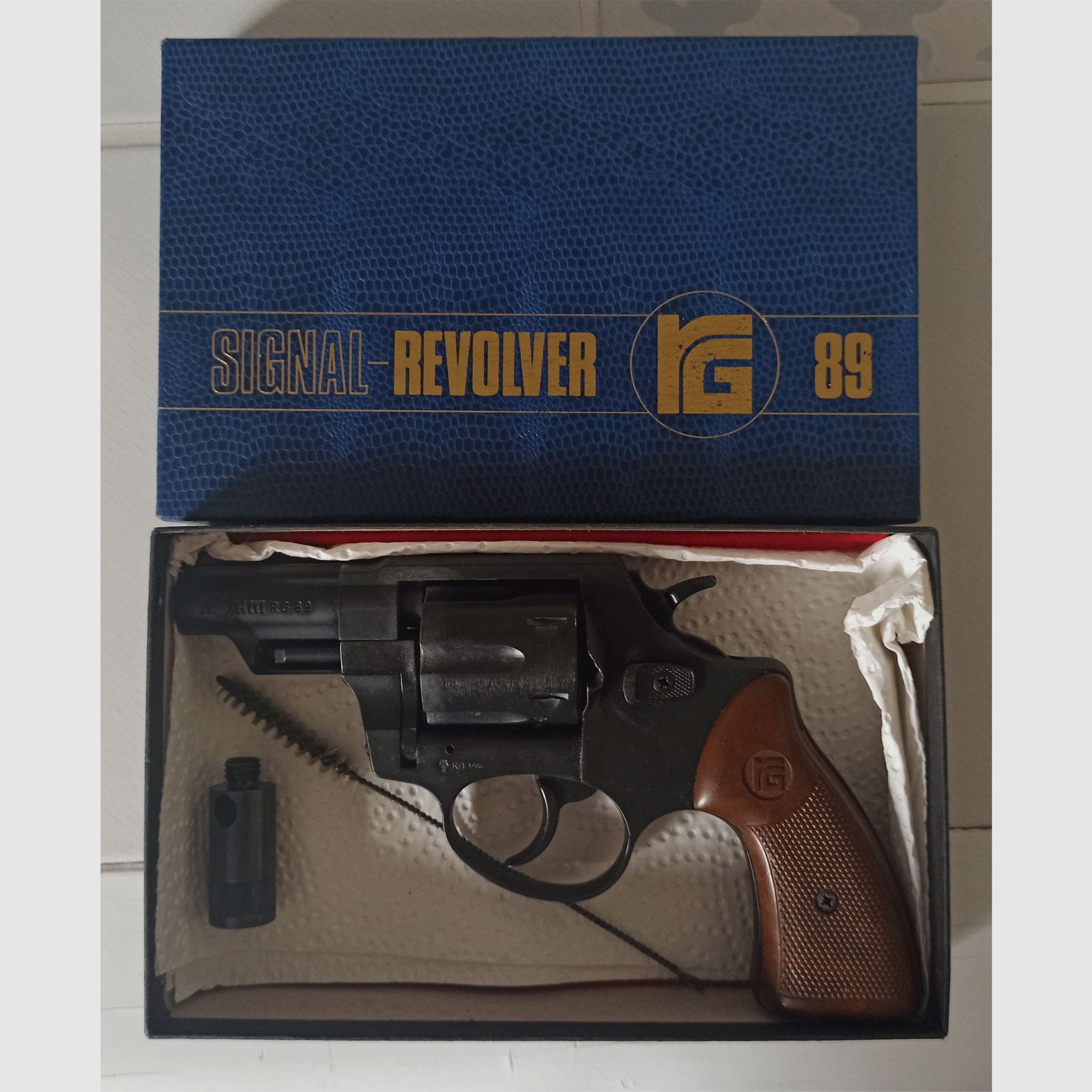 Signal Revolver RG 89 @ fully functional @ only used 3 times on New Year's Eve - grab it