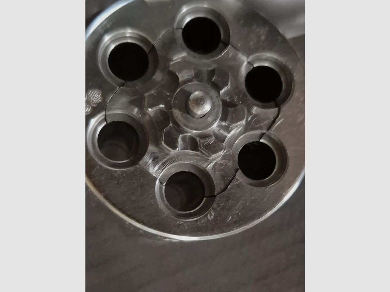 Smith & Wesson 617-1, Bild 2 von 8