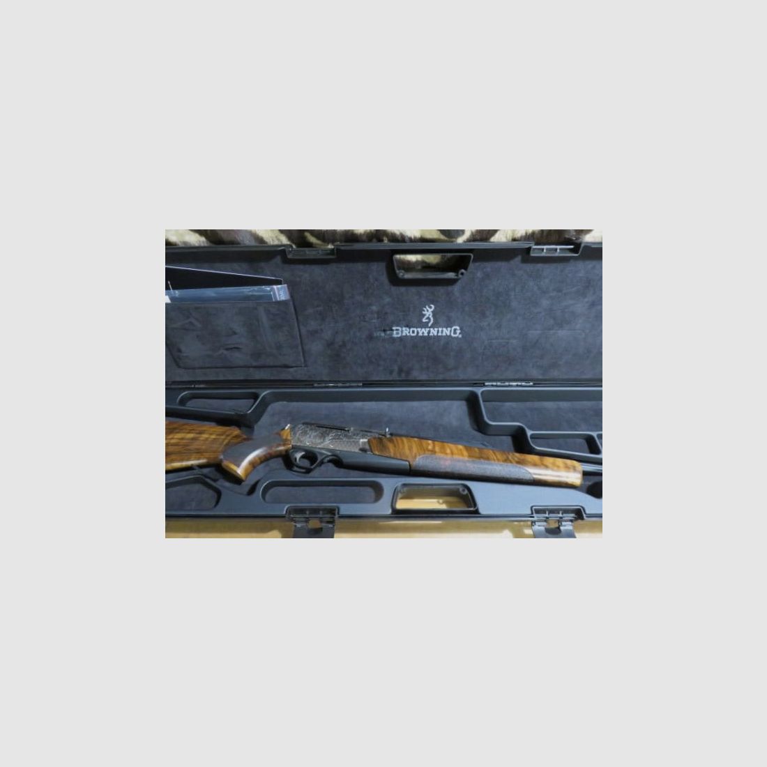 BROWNING Bar 4X Platinium Repetierbüchse Holz der Klasse 4 Kal.300wm Lauf 61 cm – Waffenkoffer, Bild 11 von 11