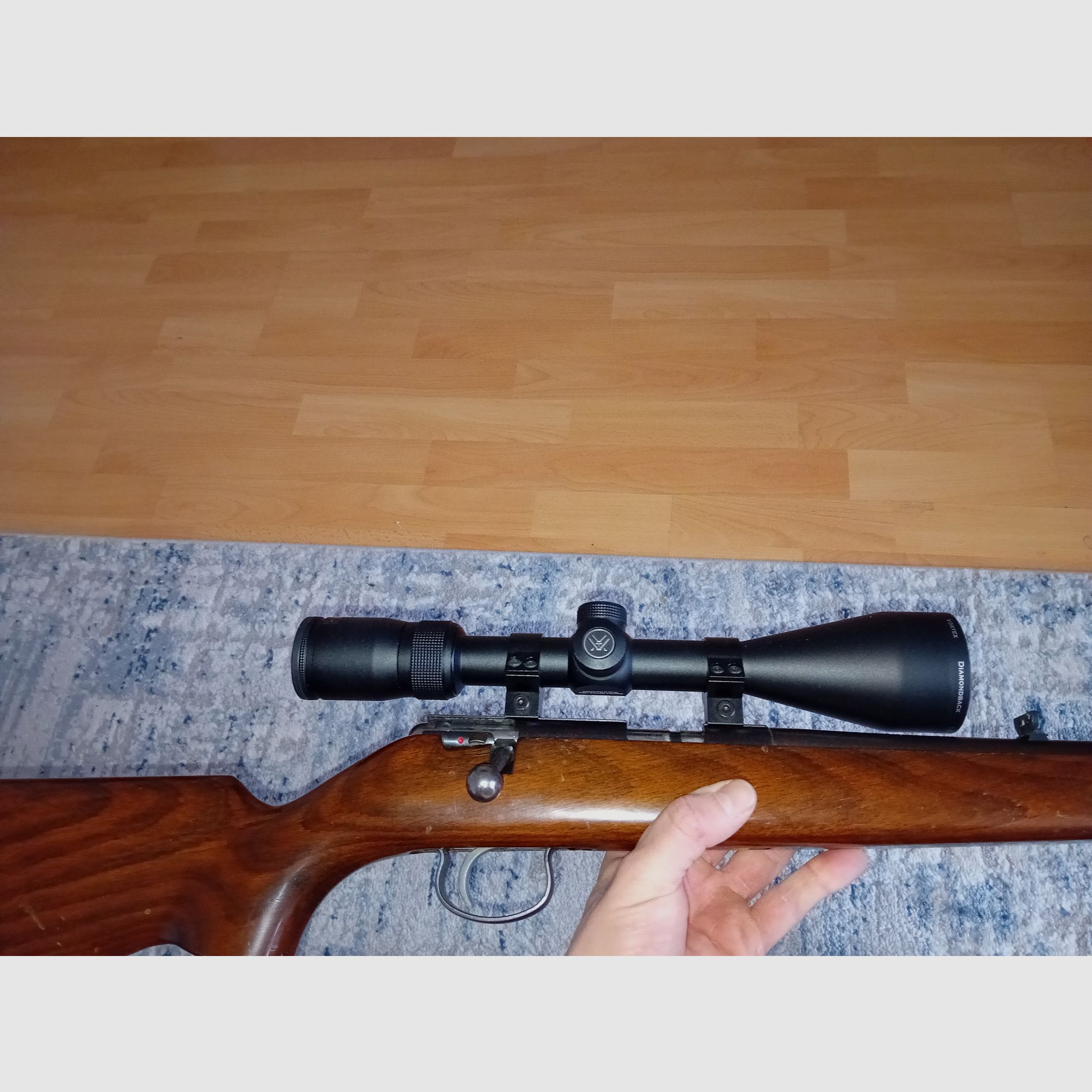 Fucile Anschütz modello 1393 calibro 22 con cannocchiale Vortex Diamondback 3,5-10x50